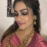 Keerthi shanthanu Instagram – 💖
#பட்டுப்புடைவை #நகை ✨

For @zeetamizh #superjodi today 6.30pm

@mspinkpantherjewel 
@vyshalisundaram_hairstylist 
@poornimas_store 

#saree #silksarees