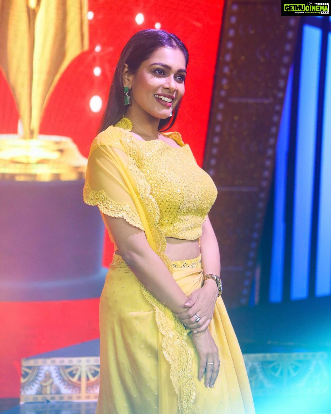 Keerthi shanthanu Instagram - #AnandaVikatan awards π An honour to host such a prestigious event β€οΈ thank you for this opportunity π₯° Today at 3pm on @vijaytelevision ! Hosting along with the talented @rjvijayofficial & @archanachandhoke π€© @anandavikatan π @cinemavikatan Wearing @savinidii_official β¨ Styled by @anupamasindhia β¨ Earrings @rimliboutique β¨
