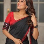 Keerthi shanthanu Instagram – Every saree has a story 🥰
So in this story i’m a teacher 😋
Watch #Superjodi on @zeetamizh at 6.30 pm
Thank you @mathugai_handlooms for the saree 🖤
📸 @storiesbysidhu