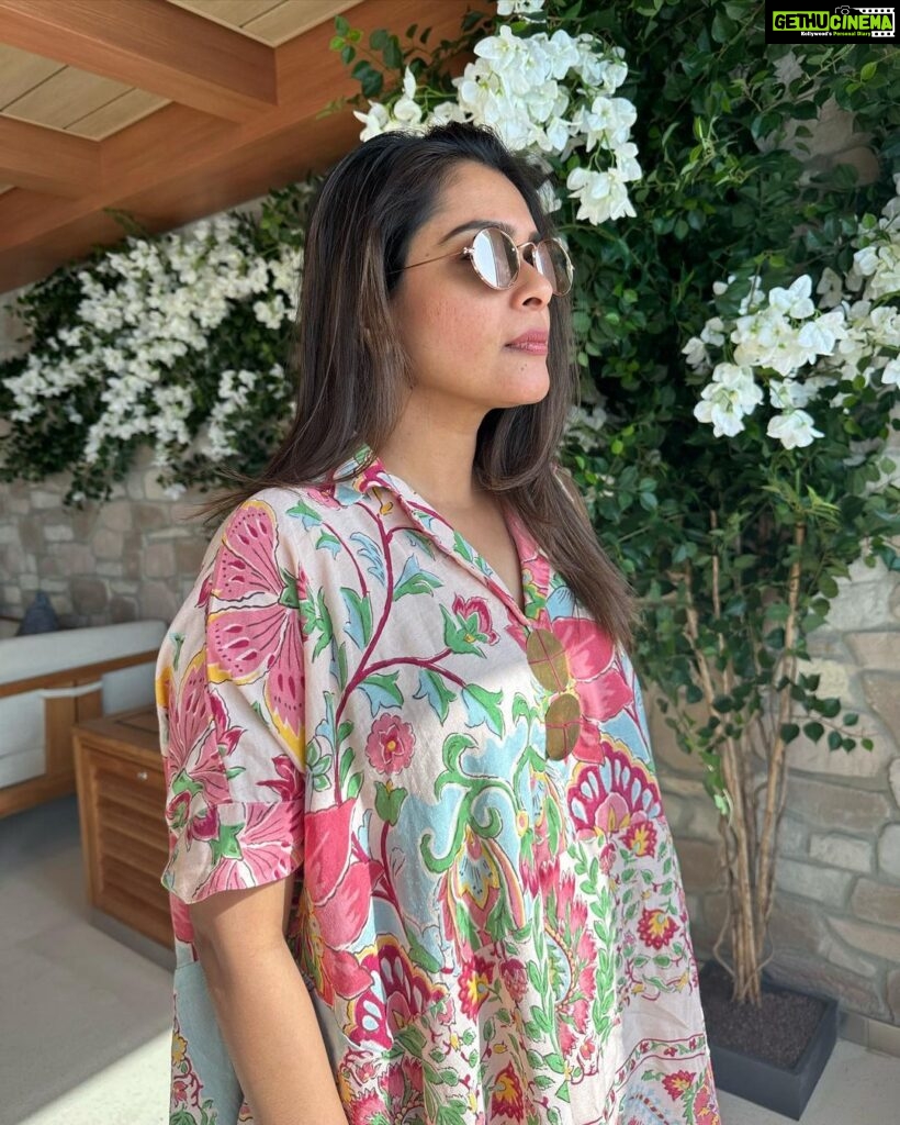 Keerthi shanthanu Instagram - I’m in Love 🌺 With this style,outfit,look & click 💖 So damn comfortable @themadrasboutique 💖 I want moreeee like this💕 Clicked by my mommy @jayanthirkv 💕 #dubai #cruise #pyjamas