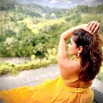 Keerthi shanthanu Instagram – 🌻

📸  @mahuvnish @gayathriraguramm 
@sulujeeva 
@gtholidays.in 

#yellow #greenary #girls #bali