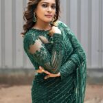 Keerthi shanthanu Instagram – 🦚
For #Superjodi finale on @zeetamizh 
with the fun loving @rjvijayofficial ✨
Emerald green draped saree from @studio149 ✨
Earrings : @rimliboutique ✨
Photography: @teamcreators & @stevenaj14 ✨