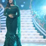Keerthi shanthanu Instagram – 🦚
For #Superjodi finale on @zeetamizh 
with the fun loving @rjvijayofficial ✨
Emerald green draped saree from @studio149 ✨
Earrings : @rimliboutique ✨
Photography: @teamcreators & @stevenaj14 ✨