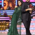 Keerthi shanthanu Instagram – 🦚
For #Superjodi finale on @zeetamizh 
with the fun loving @rjvijayofficial ✨
Emerald green draped saree from @studio149 ✨
Earrings : @rimliboutique ✨
Photography: @teamcreators & @stevenaj14 ✨