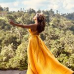 Keerthi shanthanu Instagram – 🌻

📸  @mahuvnish @gayathriraguramm 
@sulujeeva 
@gtholidays.in 

#yellow #greenary #girls #bali