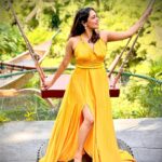 Keerthi shanthanu Instagram – 🌻

📸  @mahuvnish @gayathriraguramm 
@sulujeeva 
@gtholidays.in 

#yellow #greenary #girls #bali