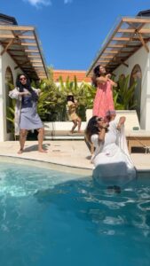 Keerthi shanthanu Instagram - When you go on a vacation with ur sisters and U can finally be your Weird true selves 🥴🤪🥳 @mahuvnish @gayathriraguramm @sulujeeva @gtholidays.in Thankooo🤩 #morningmadness #sisters #besttime #vacay #bali