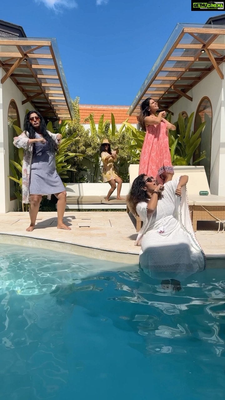 Keerthi shanthanu Instagram - When you go on a vacation with ur sisters and U can finally be your Weird true selves 🥴🤪🥳 @mahuvnish @gayathriraguramm @sulujeeva @gtholidays.in Thankooo🤩 #morningmadness #sisters #besttime #vacay #bali
