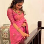 Keerthi shanthanu Instagram – 💖
#பட்டுப்புடைவை #நகை ✨

For @zeetamizh #superjodi today 6.30pm

@mspinkpantherjewel 
@vyshalisundaram_hairstylist 
@poornimas_store 

#saree #silksarees