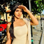 Khushi Dubey Instagram - Season 4…. Landinggg soon!!!🔥 Kursi ki peti baandh lein…. . . . #khushidubey #chikkisharma #chikki #yakki #aashiqana #hotstar #aashiqanaseason4 #comingsoon #onitsway