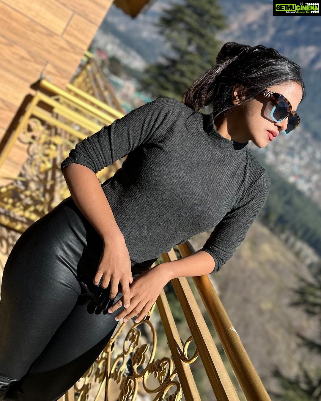 Khushi Dubey Instagram - 📍Where the whirling clouds embrace the peaks…. . . #khushidubey #khushians #mountains #view #peaks #manali #scenic #nature #beauty Manali, Himachal Pradesh