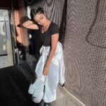 Khushi Dubey Instagram – One of my fav trackss♥️✨
What’s your current favourite?
.
.
#khushidubey #khushi #khushians #black #aashiqana #aashiqanaonhotstar #favtrack #bailamos #style #fashion #shadows #lighting #highlights #chikki #chikkisharma #hotstar #instapic