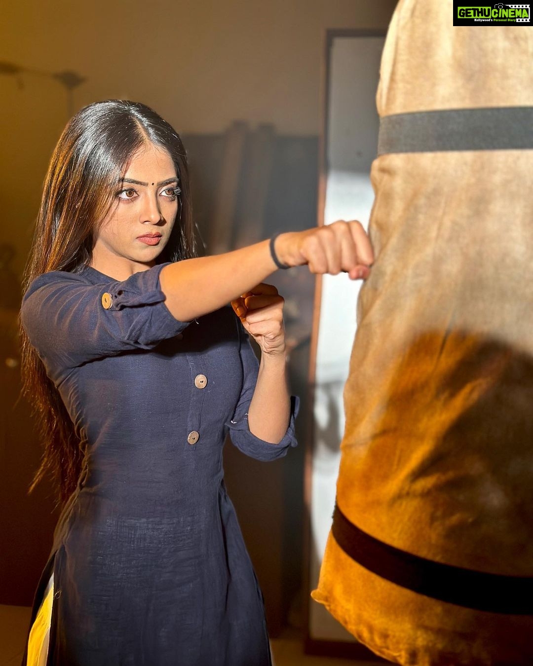 Khushi Dubey Instagram - Dil yeh ziddi hai……👊🏻 Coming sooonnnnnn🔥 #khushi #khushidubey #chikkisharma #chikki #yakki #aashiqana #hotstar #khushians #fight #warrior #battle #action #drama #punch #boxing #thrill #brave #courage #train #training