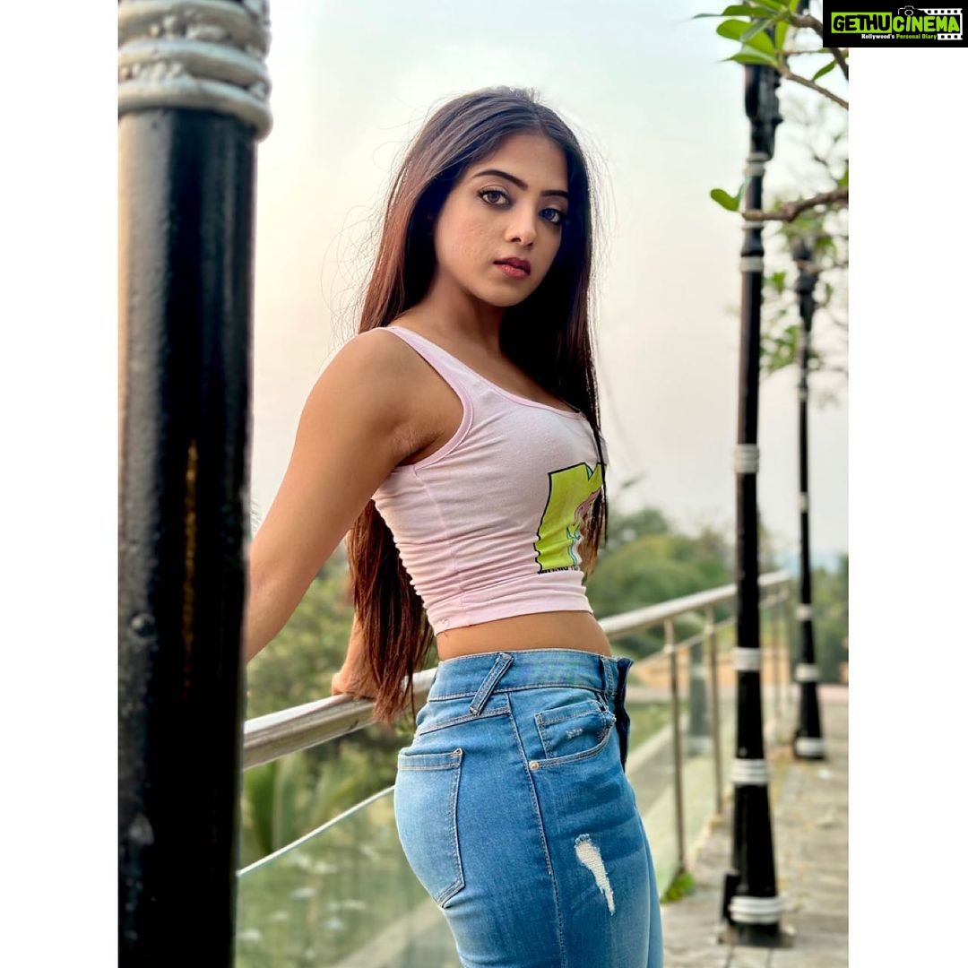 Khushi Dubey Instagram - Lemme be your gush of thrill eh!?❤️🔥 . . . #khushidubey #khushians #perfectlighting #fashion #beauty #potrait #love #cute #denim #naturelover #pink #babypink #style #daylight #eveningvibes