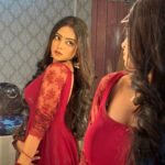 Khushi Dubey Instagram – Let your eyes do the talk….🍁
.
.
#khushidubey #khushians #chikki #chikkisharma #red #suit #traditional #indian #ethnic #hotstar #mirrorpics #fashion #beauty