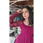 Khushi Dubey Instagram – Kehteeee hai yeh deewani ,mastaaani hoooo gaiiiiiiiiii🍁
.
.
.
#khushidubey #khushians #chikki #chikkisharma #aashiqana #aashiqanaonhotstar #aashiqana2onhotstar #red #maroon #net #laced #indian #ethnic #fashion #beauty #daylight
