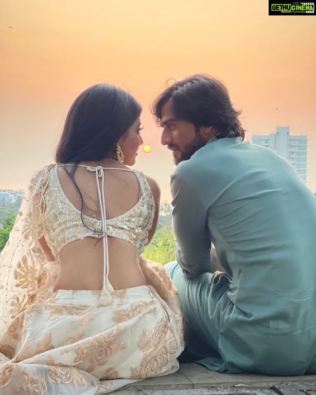 Khushi Dubey Instagram - My antidote to exertion...π§‘πΆβπ«οΈ #nature #beauty #sunkissed #sun #evening #eveningvibes #scenic #yakki #zayshi #Aashiqana2OnHotstar #hotstar #couple #couplegoals #powercouple #chikki #yash #loveisintheair #comingsoon