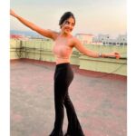 Khushi Dubey Instagram - Retro vibesss🍁 . . . #khushidubey #khushians #khushi #terrace #retro #bun #random #trending #picoftheday #serene #aashiqana #season3 #comingup #instamood India