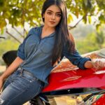 Khushi Dubey Instagram - Denims and generosity never go out fashion♥️ . . #khushidubey #khushi #chikki #chikkisharma #aashiqana #season4 #hotstar #denim #fashion India