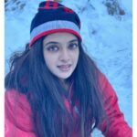 Khushi Dubey Instagram - Dashing through the snoww!!!! Merry Christmas guyss♥️🎄 In frame: Me and Santaa! . . #khushidubey #zaynibadkhan #christmas #merrychristmas #santa #jinglebells #snow #winter #season #festive #xmas #santaclause #christmasvibes #manali #cute #khushians #smile Manali, Himachal Pradesh