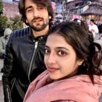 Khushi Dubey Instagram - Sit back and swipeeee!!!😎♥️ . . . #khushidubey #zaynibadkhan #khushi #zayn #zayshi #fun #manali #market #scenery #beauty #favorite #snow #winters #swipe #cute #happy #love #daywellspent Manali, Himachal Pradesh