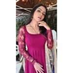 Khushi Dubey Instagram – Kehteeee hai yeh deewani ,mastaaani hoooo gaiiiiiiiiii🍁
.
.
.
#khushidubey #khushians #chikki #chikkisharma #aashiqana #aashiqanaonhotstar #aashiqana2onhotstar #red #maroon #net #laced #indian #ethnic #fashion #beauty #daylight