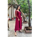Khushi Dubey Instagram – Kehteeee hai yeh deewani ,mastaaani hoooo gaiiiiiiiiii🍁
.
.
.
#khushidubey #khushians #chikki #chikkisharma #aashiqana #aashiqanaonhotstar #aashiqana2onhotstar #red #maroon #net #laced #indian #ethnic #fashion #beauty #daylight