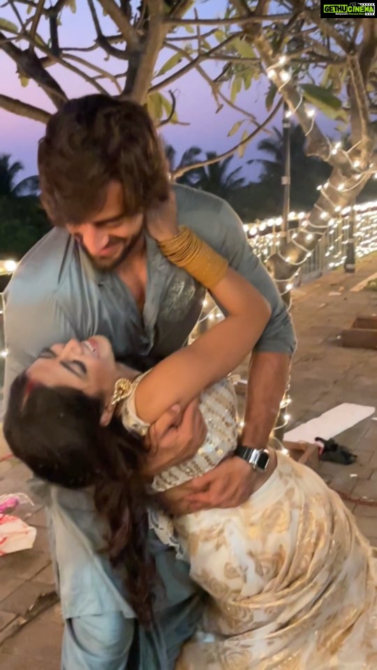 Khushi Dubey Instagram - Bloopers are always the best!!❤️✨️ . . . . #yakki #chikki #khushidubey #yash #zaynibadkhan #zayshi #khushians #AashiqanaOnHotstar #romance #dance #bloopers #laugh #vibes #couplegoals #couple #chemistry #love #scenic #reels #reelitfeelit #dekhekkhwaab #hotstar