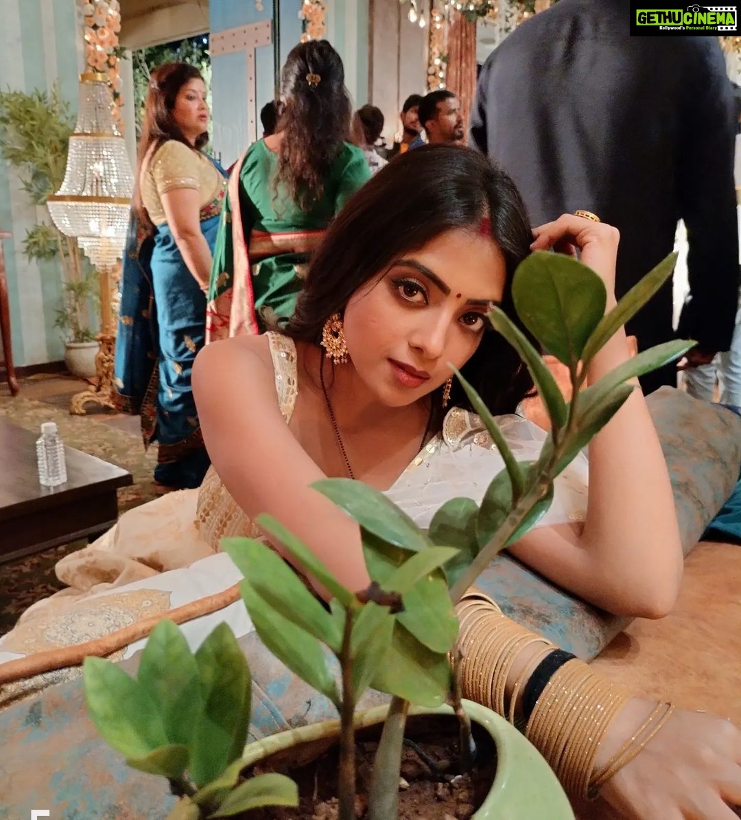 Khushi Dubey Instagram - Alwaysss so much in love with Indian....❤️✨️ . . #khushidubey #khushians #chikki #chikkisharma #white #traditionalwear #indian #love #beauty #fashion #khushi