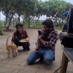 Khushi Dubey Instagram - On public demand😂❤️ In frame: 2 billus and me.😊 . . . #khushidubey #zaynibadkhan #yash #chikki #aashiqanaonhotstar #Aashiqana #hotstar #funny #fun #sets #cat #catlovers #cute #bts #behindthescenes Madh Island, Mumbai