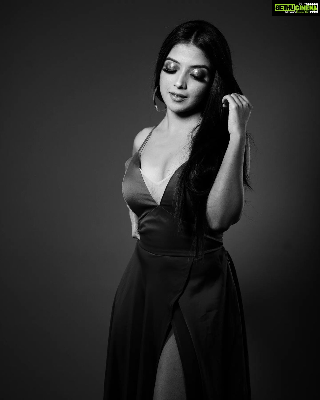 Khushi Dubey Instagram - Do it for you...not for them🖤 . . . #khushidubey #khushians #khushi #blackandwhite #photooftheday #photoshoot #photography #grey #hues #colors #perfect #lighting #love #beauty #gown #potrait #best