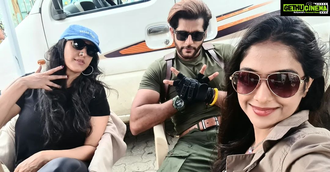 Khushi Dubey Instagram - In frame: 2 of the most inspiring personalities❤️🔥 @gulenaghmakhan @karanvirbohra . . . #gulkhan #karanvirbohra #Aashiqana #sets #Aashiqanas2 #season2 #love #shoot #squad #khushidubey #khushians #bts #fun #squadgoals #trio #pictureperfect #cute