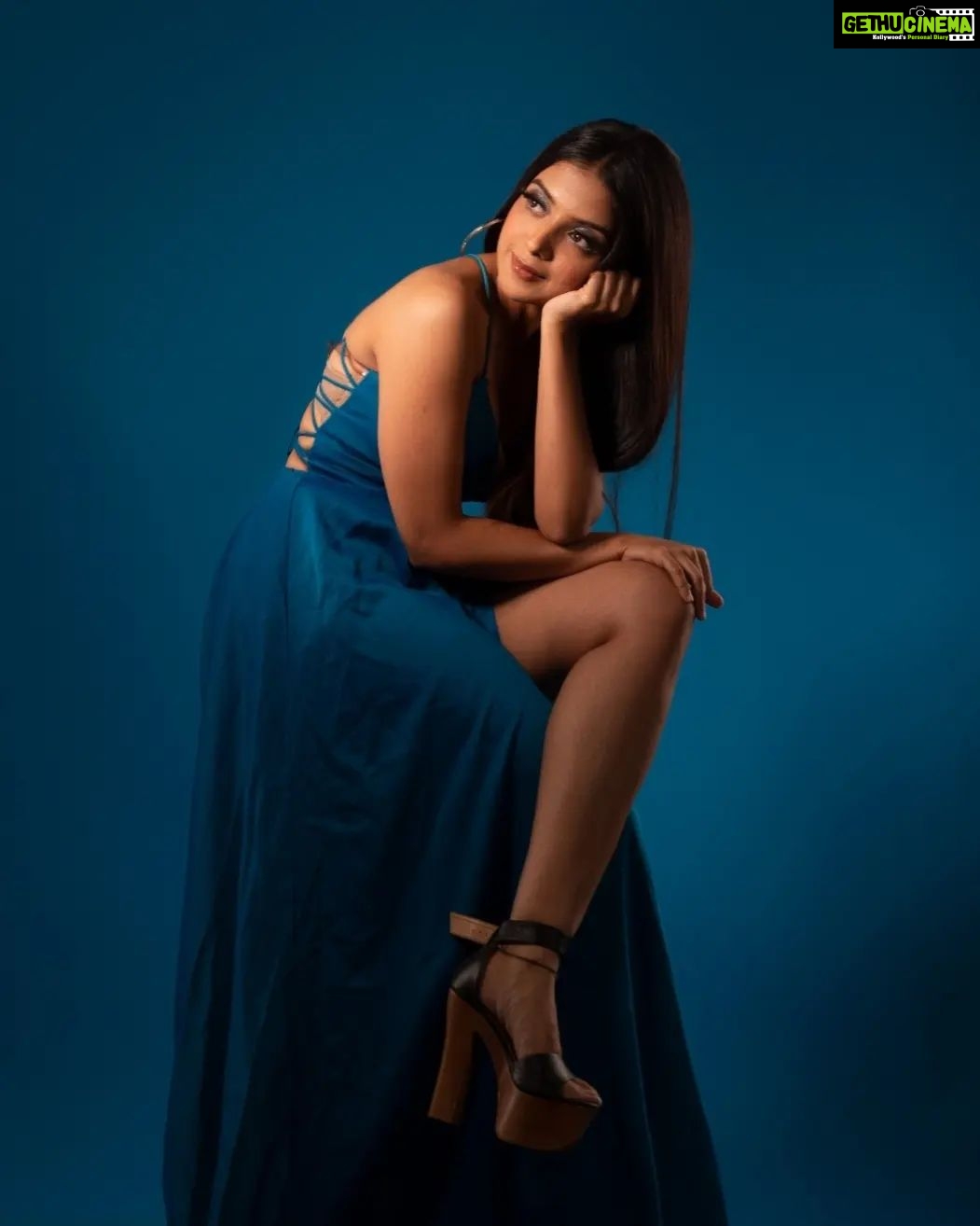 Khushi Dubey Instagram - Too hard for you to fathom 'eh?...π . . . #khushidubey #khushians #blue #photooftheday #photoshoot #love #poser #potrait #photoshoot #gown #bodycon #fashion #style #love #beauty #deepblue