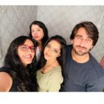 Khushi Dubey Instagram - Ever seen so many cuties in one frame??❤️ @gulenaghmakhan @zaynibadkhan @aanchalbudhirajaa . . . #gulkhan #zaynibadkhan #khushidubey #Aashiqana #aashiqanaonhotstar #hotstar #fantasticfour #love #fam #cute
