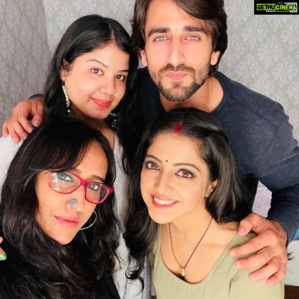 Khushi Dubey Instagram - Ever seen so many cuties in one frame??❤️ @gulenaghmakhan @zaynibadkhan @aanchalbudhirajaa . . . #gulkhan #zaynibadkhan #khushidubey #Aashiqana #aashiqanaonhotstar #hotstar #fantasticfour #love #fam #cute