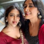 Khushi Dubey Instagram - Which is your favourite mood??😉🤭 With one of the most angelic souls I've ever met @gulenaghmakhan ❤️ P.s.Couldn't stop myself from postinggg all these lovely picss! . . . #khushidubey #gulkhan #aashiqana #hotstar #aashiqanaonhotstar #disneyplushotstar #ganpati #ganeshchaturthi #love #starbucks #selfie #selfie