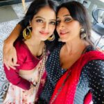 Khushi Dubey Instagram - Which is your favourite mood??😉🤭 With one of the most angelic souls I've ever met @gulenaghmakhan ❤️ P.s.Couldn't stop myself from postinggg all these lovely picss! . . . #khushidubey #gulkhan #aashiqana #hotstar #aashiqanaonhotstar #disneyplushotstar #ganpati #ganeshchaturthi #love #starbucks #selfie #selfie