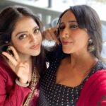 Khushi Dubey Instagram - Which is your favourite mood??😉🤭 With one of the most angelic souls I've ever met @gulenaghmakhan ❤️ P.s.Couldn't stop myself from postinggg all these lovely picss! . . . #khushidubey #gulkhan #aashiqana #hotstar #aashiqanaonhotstar #disneyplushotstar #ganpati #ganeshchaturthi #love #starbucks #selfie #selfie