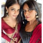 Khushi Dubey Instagram - Which is your favourite mood??😉🤭 With one of the most angelic souls I've ever met @gulenaghmakhan ❤️ P.s.Couldn't stop myself from postinggg all these lovely picss! . . . #khushidubey #gulkhan #aashiqana #hotstar #aashiqanaonhotstar #disneyplushotstar #ganpati #ganeshchaturthi #love #starbucks #selfie #selfie