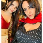 Khushi Dubey Instagram - Which is your favourite mood??😉🤭 With one of the most angelic souls I've ever met @gulenaghmakhan ❤️ P.s.Couldn't stop myself from postinggg all these lovely picss! . . . #khushidubey #gulkhan #aashiqana #hotstar #aashiqanaonhotstar #disneyplushotstar #ganpati #ganeshchaturthi #love #starbucks #selfie #selfie