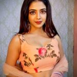 Khushi Dubey Instagram - Let my eyes be the portal to your heart…..♥️✨ . . #khushidubey #chikki #aashiqana #comingsoon #indian #ethnic #lehenga #traditionalwear India