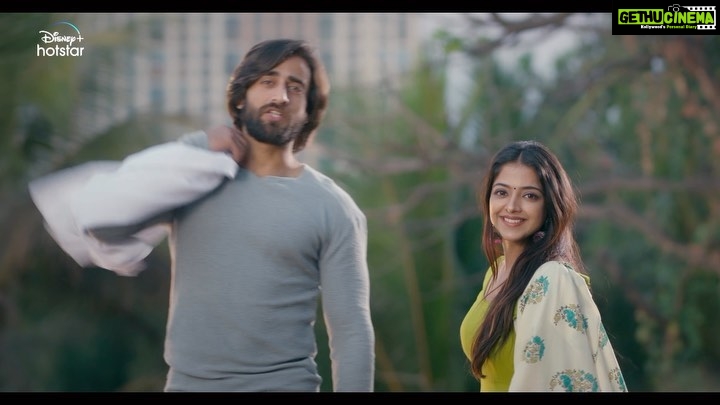 Khushi Dubey Instagram - Mausam badal gaya hai, Aashiqana jo aa chuka hai….. Aashiqana season 3 streaming only on @disneyplushotstar Aashiqana Season 3 is now streaming only on @disneyplushotstar #Aashiqana3OnHotstar #Aashiqana @gulenaghmakhan @zaynibadkhan . #chikki #yash #yakki #khushidubey #zaynibadkhan #zayshi #gulkhan #hotstar #promo