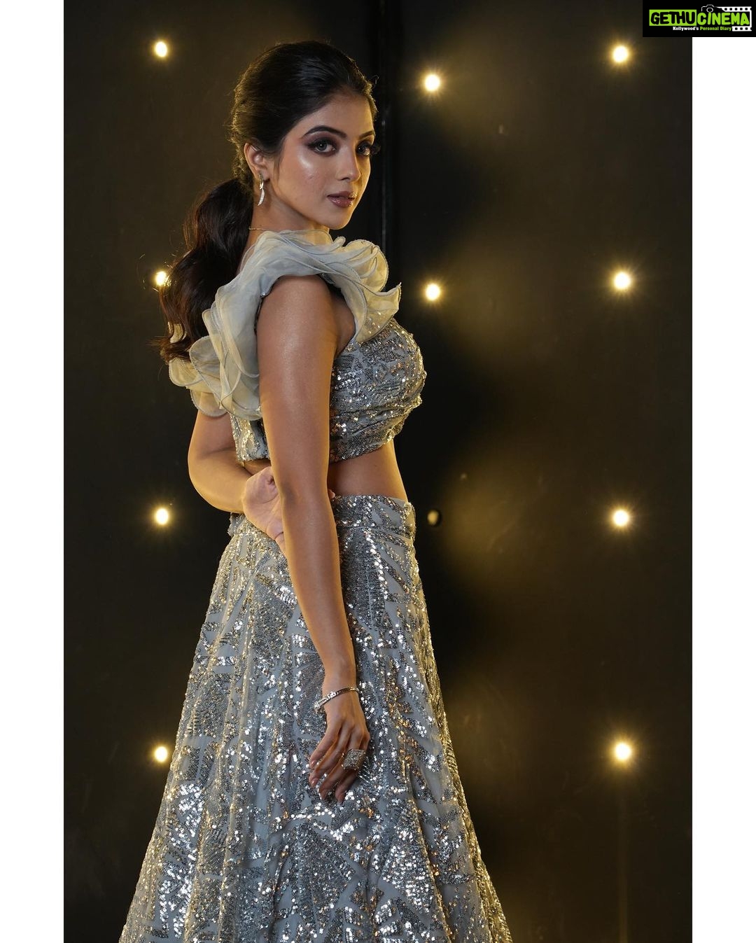 Khushi Dubey Instagram - Purity always dazzles…. Outfit: @the_adhya_designer Hair: @jagrutihairstylist Makeup: @the_glamourzone Photographer: @armanrathod . #khushidubey #khushians #love #photoshoot #style #aura #glamour #dress #gown #silver #sequin #lights #fashion #chikki #elegant