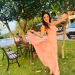 Khushi Dubey Instagram - Here’s a few from my birthday!!!😘 . . . #khushidubey #birthday #chikki #peach #pink #dress #party #chikkisharma #birthdaygirl #sunkissed #happy #love India