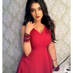Khushi Dubey Instagram - Let modesty be your crown…. Wear it like a Queen♥️ . . . #khushidubey #khushi #chikki #chikkisharma #aashiqana #hotstar #red #indian #ethnic #grace
