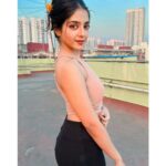 Khushi Dubey Instagram - Retro vibesss🍁 . . . #khushidubey #khushians #khushi #terrace #retro #bun #random #trending #picoftheday #serene #aashiqana #season3 #comingup #instamood India