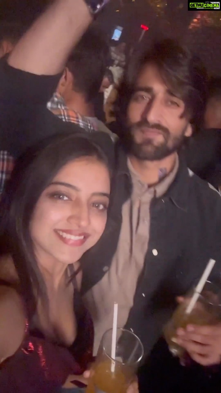 Khushi Dubey Instagram - Happy new year guyssss!!!!!♥️🔥 P.s. Can you spot me on the screen in the end???😂😛🙈 . . . . #khushidubey #zaynibadkhan #happynewyear #2023 #newyear #nye #newyearseve #party #celebration #jwmarriott #love #khushians #trending #explore