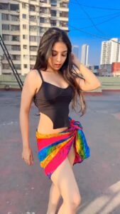 Khushi Dubey Instagram - Finally, for my fammm!♥️🔥 . @deepikapadukone @iamsrk . . . #besharamrang #khushidubey #dance #love #lovedancing #pathaan #trending #groove #explore #reelitfeelit #deepikapadukone #shahrukhkhan #srk
