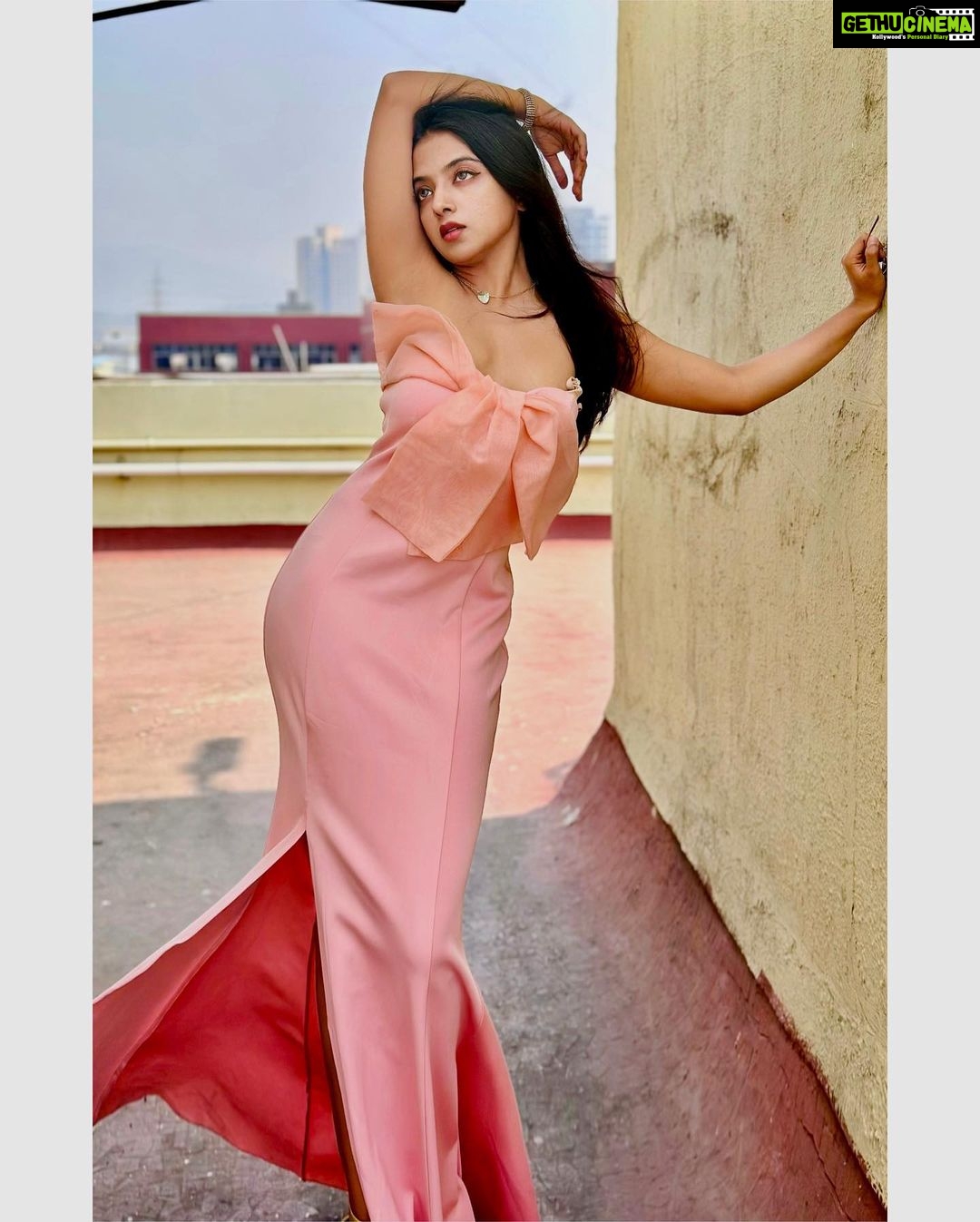 Khushi Dubey Instagram - Pink is my weapon💗 . . #khushidubey #khushi #khushians #babypink #pink #dress #outfit #bodycon #style #fashion #poser #beauty