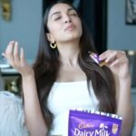 Kiara Advani Instagram - Super excited to see who I’m going to co-create India’s next Cadbury with. Will it be you? #Madbury #MadburyDuet #cadburydairymilk